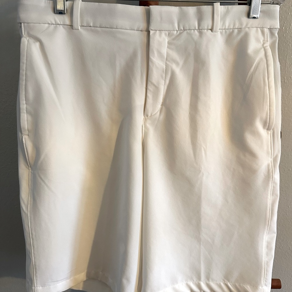 NWT—Men’s Nike golf shorts size 34